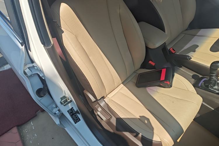 Used Baojun 310W 2017 1.5L Manual Luxury Edition China V Right Front Seat