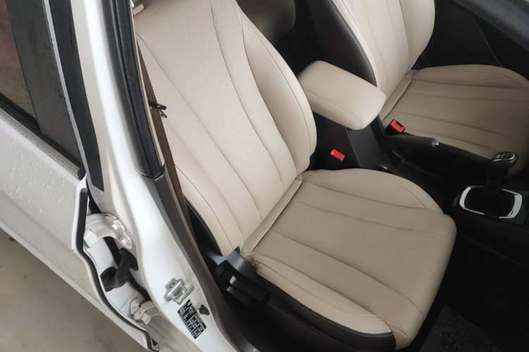 Used Baojun 310W 2017 1.5L Manual Fashion Model China V Right Front Seat