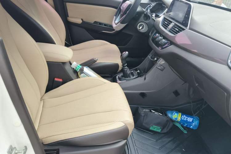 Used Baojun 310W 2017 1.5L Manual Fashion Model China V Right Front Seat