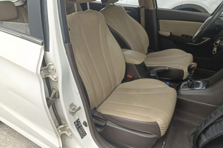 Used Baojun 310W 2017 1.5L Manual Fashion Model China V Right Front Seat