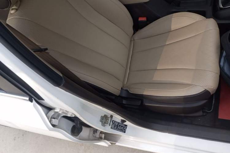Used Baojun 310W 2017 1.5L Manual Fashion Model China V Right Front Seat