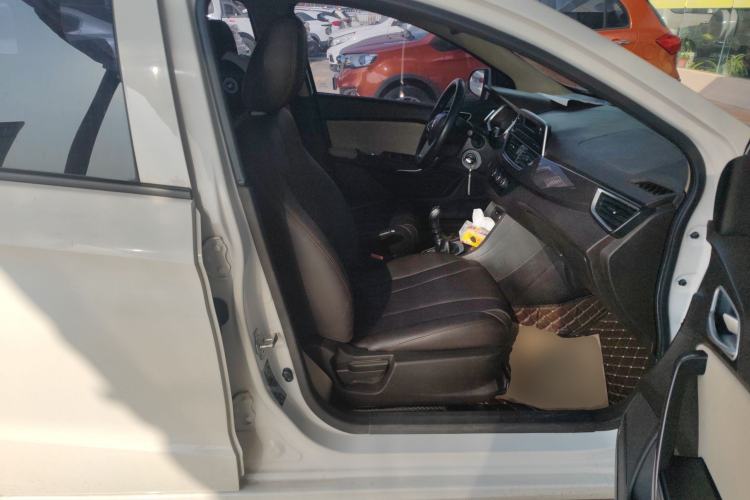 Used Baojun 310W 2017 1.5L Manual Comfort Version China VI Emission Standard Right Front Seat