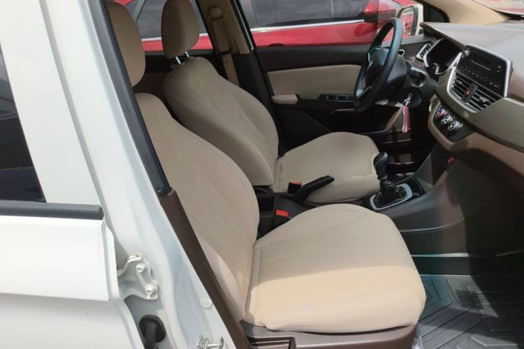 Used Baojun 310W 2017 1.5L Manual Comfort Version China VI Emission Standard Right Front Seat
