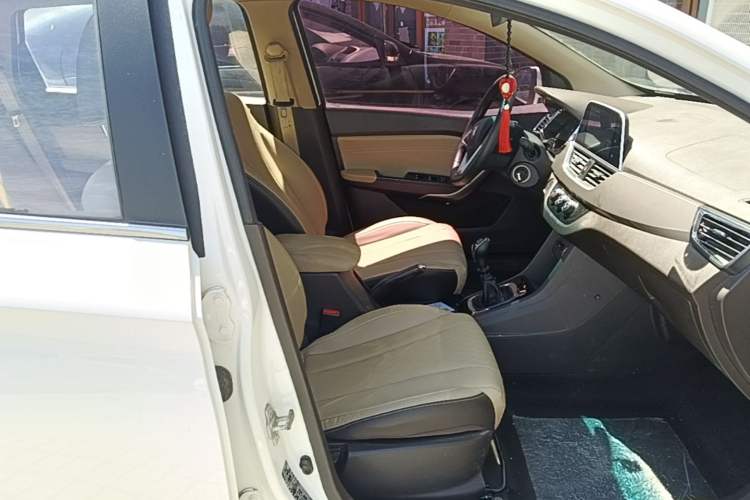 Used Baojun 310W 2017 1.5L Manual Fashion Model China V Right Front Seat