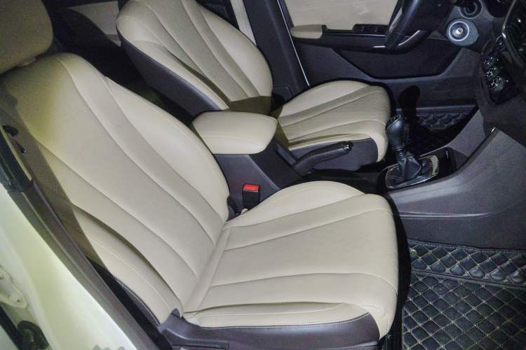 Used Baojun 310W 2017 1.5L Manual Fashion Edition China VI Right Front Seat