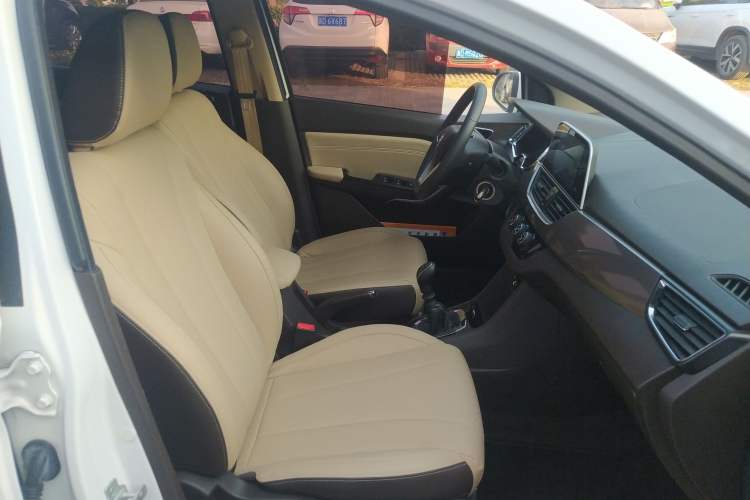 Used Baojun 310W 2017 1.5L Manual Fashion Edition China VI Right Front Seat