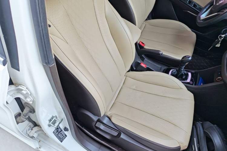 Used Baojun 310W 2017 1.5L Manual Fashion Model China V Right Front Seat