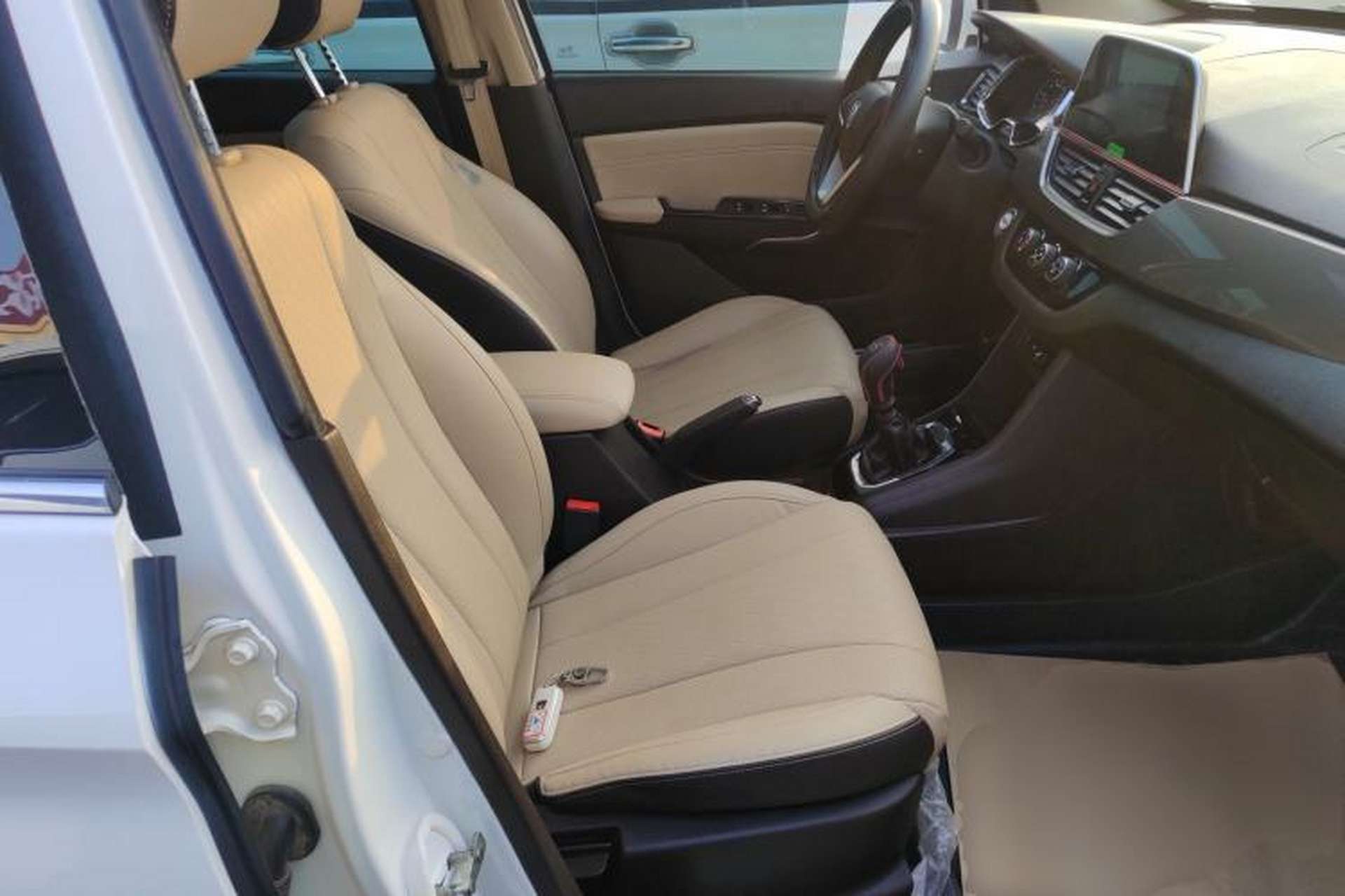 Used Baojun 310W 2017 1.5L Manual Luxury Edition China V Right Front Seat