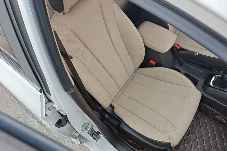 Used Baojun 310W 2017 1.5L Manual Fashion Model China V Right Front Seat