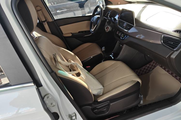 Used Baojun 310W 2017 1.5L Manual Fashion Model China V Right Front Seat