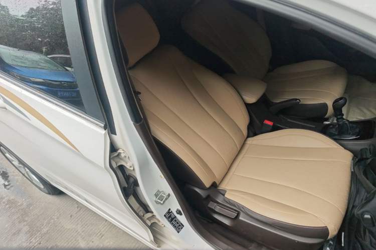 Used Baojun 310W 2017 1.5L Manual Fashion Model China V Right Front Seat