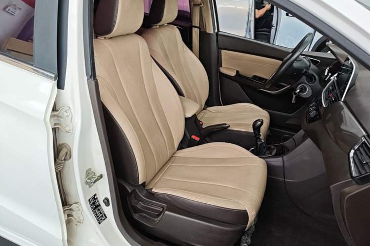 Used Baojun 310W 2017 1.5L Manual Fashion Model China V Right Front Seat