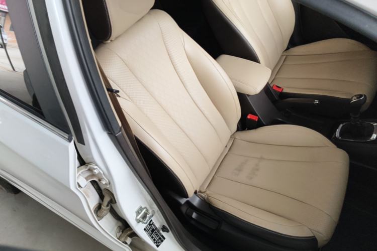 Used Baojun 310W 2017 1.5L Manual Fashion Model China V Right Front Seat