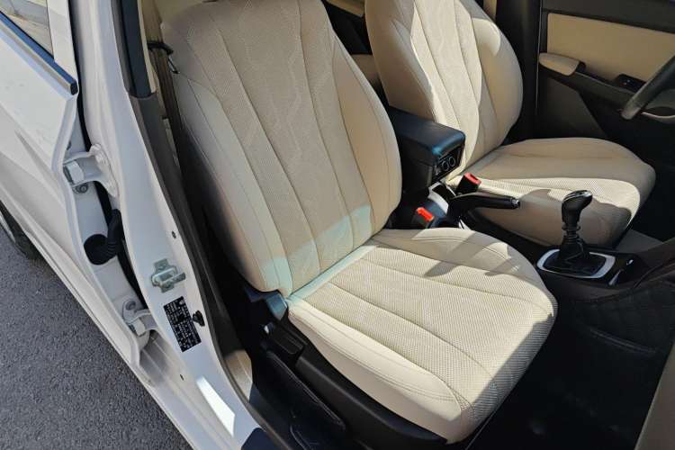 Used Baojun 310W 2017 1.5L Manual Comfort Version China V Right Front Seat