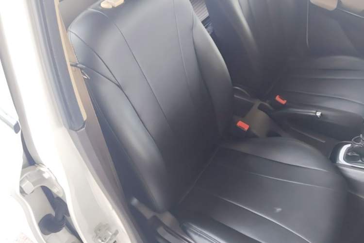 Used Baojun 310W 2017 1.5L Manual Comfort Version China VI Emission Standard Right Front Seat