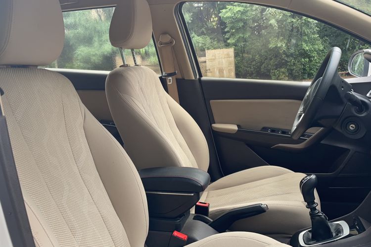 Used Baojun 310W 2017 1.5L Manual Comfort Version China VI Emission Standard Right Front Seat