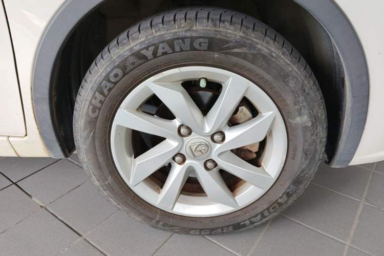 Used Baojun 310W 2017 1.5L Manual Fashion Model China V Right Front Wheel Hub