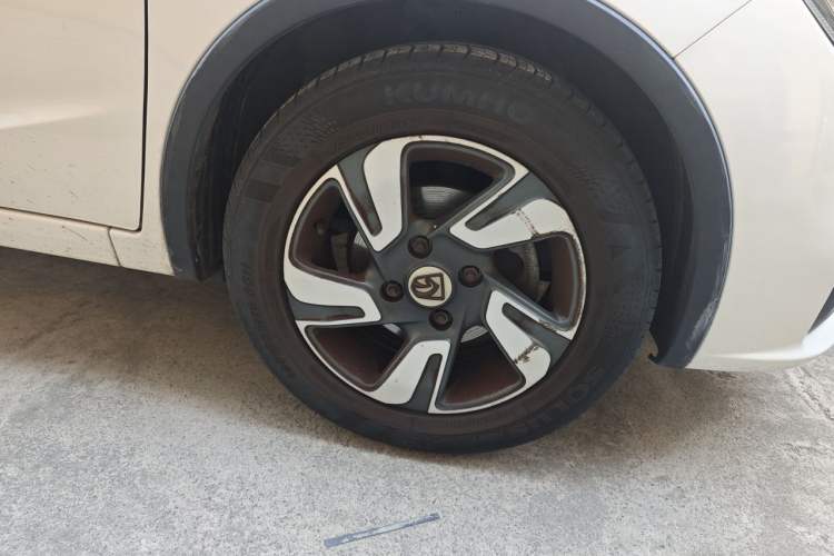 Used Baojun 310W 2017 1.5L Manual Comfort Version China VI Emission Standard Right Front Wheel Hub