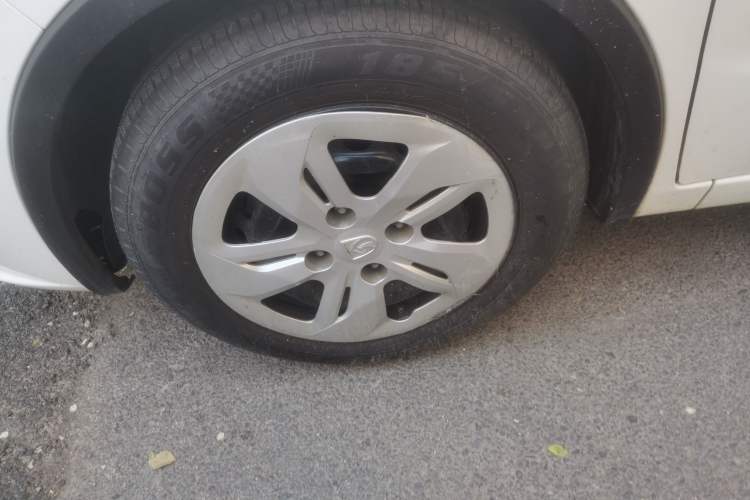 Used Baojun 310W 2017 1.5L Manual Comfort Version China VI Emission Standard Right Front Wheel Hub