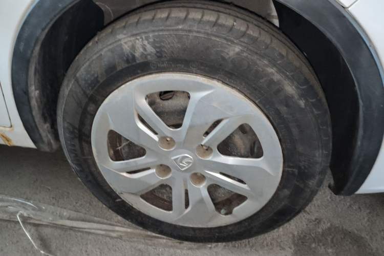 Used Baojun 310W 2017 1.2L Manual Value Edition China V Right Front Wheel Hub