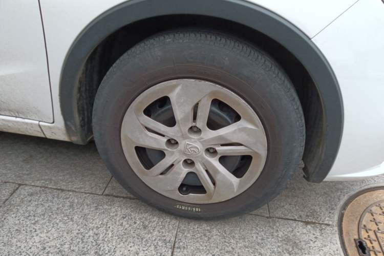Used Baojun 310W 2017 1.5L Manual Comfort Version China VI Emission Standard Right Front Wheel Hub