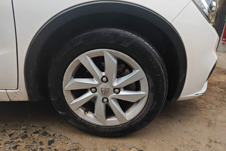Used Baojun 310W 2017 1.5L Manual Fashion Model China V Right Front Wheel Hub
