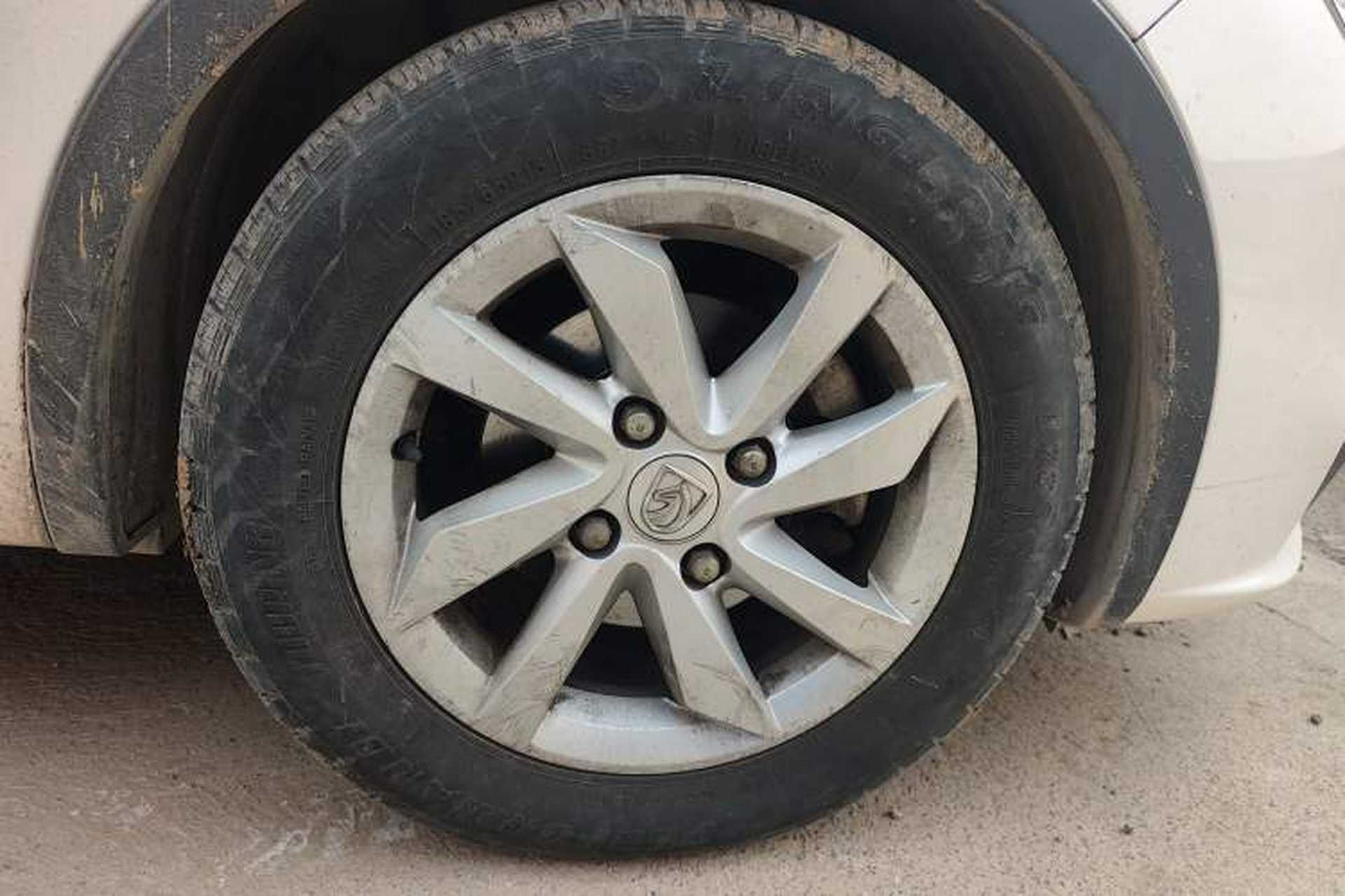 Used Baojun 310W 2017 1.5L Manual Fashion Model China V Right Front Wheel Hub