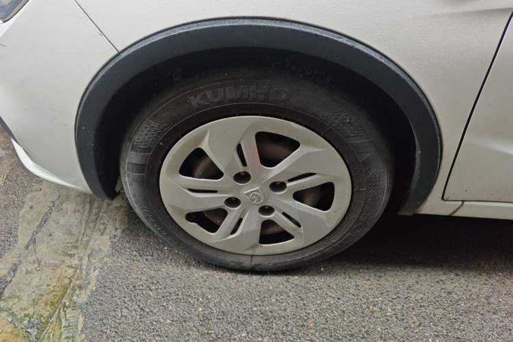 Used Baojun 310W 2017 1.5L Manual Comfort Version China V Right Front Wheel Hub