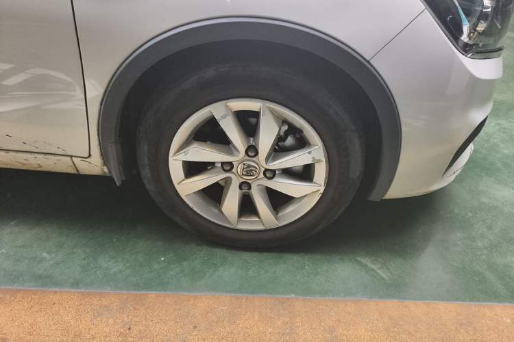 Used Baojun 310W 2017 1.5L Manual Fashion Model China V Right Front Wheel Hub