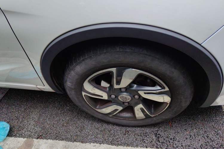 Used Baojun 310W 2017 1.5L Manual Fashion Model China V Right Front Wheel Hub