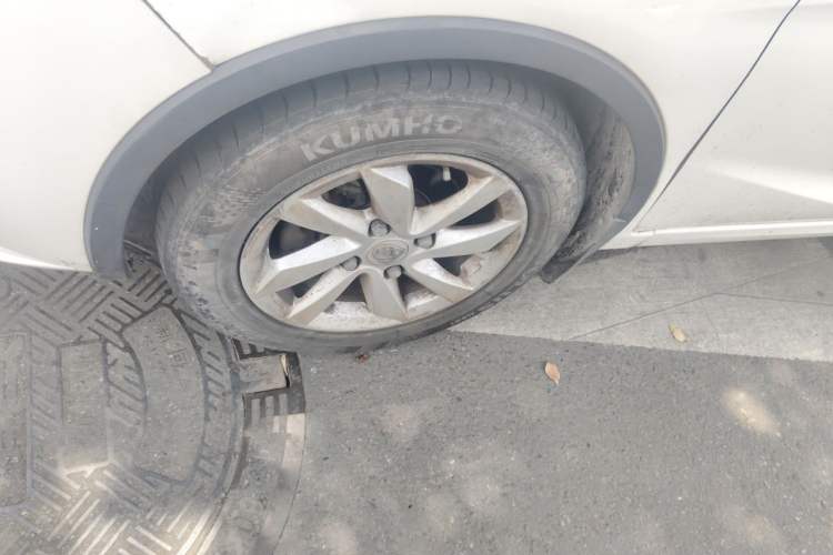 Used Baojun 310W 2017 1.5L Manual Fashion Edition China VI Right Front Wheel Hub