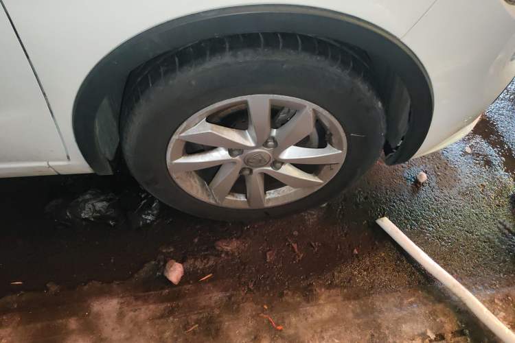 Used Baojun 310W 2017 1.5L Manual Fashion Model China V Right Front Wheel Hub