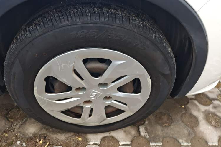 Used Baojun 310W 2017 1.5L Manual Comfort Version China VI Emission Standard Right Front Wheel Hub