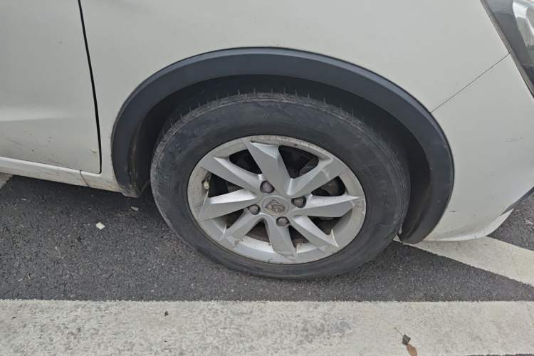 Used Baojun 310W 2017 1.5L Manual Fashion Model China V Right Front Wheel Hub