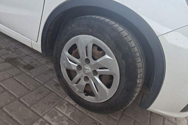 Used Baojun 310W 2017 1.5L Manual Comfort Version China VI Emission Standard Right Front Wheel Hub