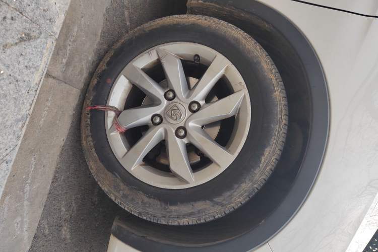 Used Baojun 310W 2017 1.5L Manual Fashion Model China V Right Front Wheel Hub