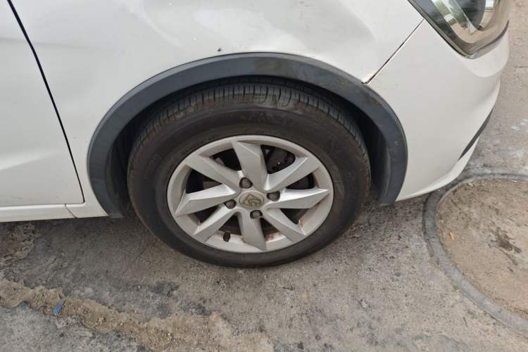 Used Baojun 310W 2017 1.5L Manual Fashion Model China V Right Front Wheel Hub