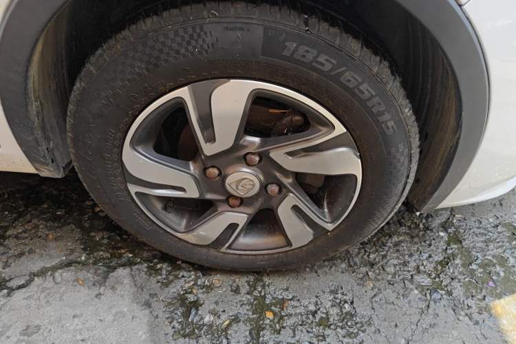 Used Baojun 310W 2017 1.5L Manual Fashion Edition China VI Right Front Wheel Hub