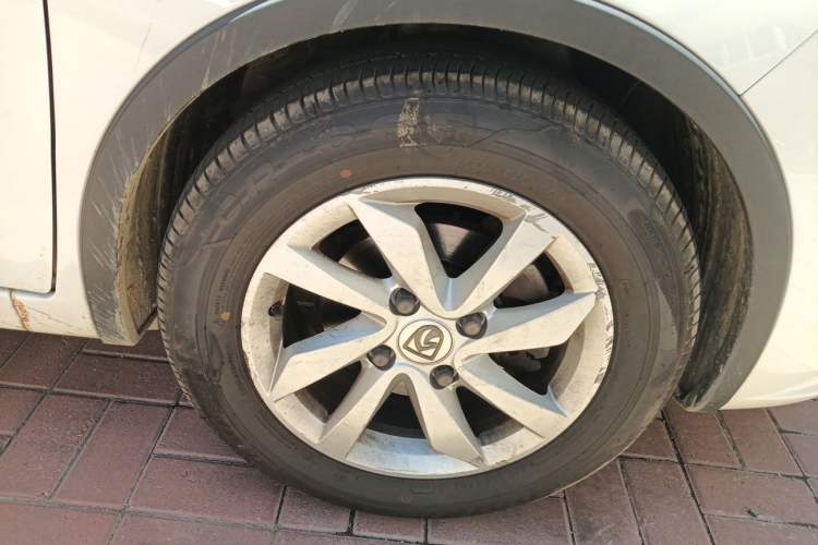 Used Baojun 310W 2017 1.5L Manual Fashion Model China V Right Front Wheel Hub