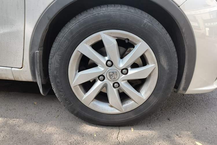 Used Baojun 310W 2017 1.5L Manual Fashion Model China V Right Front Wheel Hub