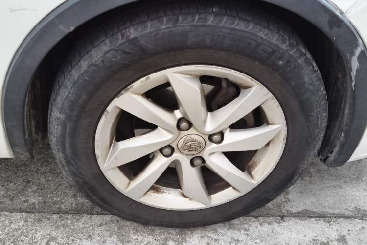 Used Baojun 310W 2017 1.5L Manual Fashion Model China V Right Front Wheel Hub
