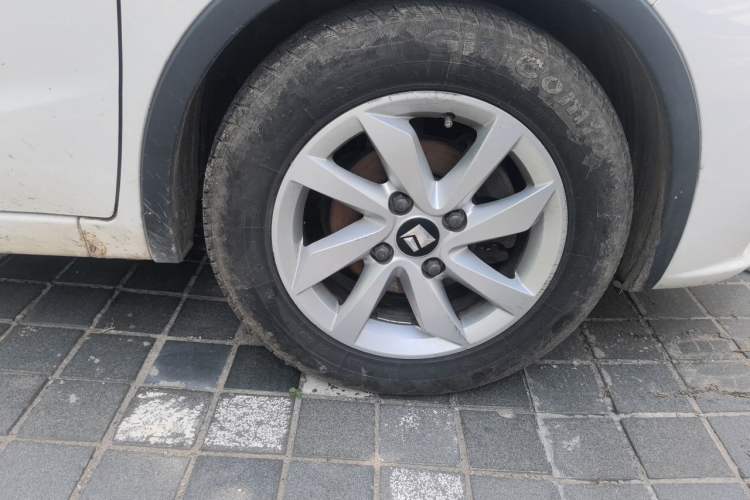 Used Baojun 310W 2017 1.5L Manual Fashion Model China V Right Front Wheel Hub