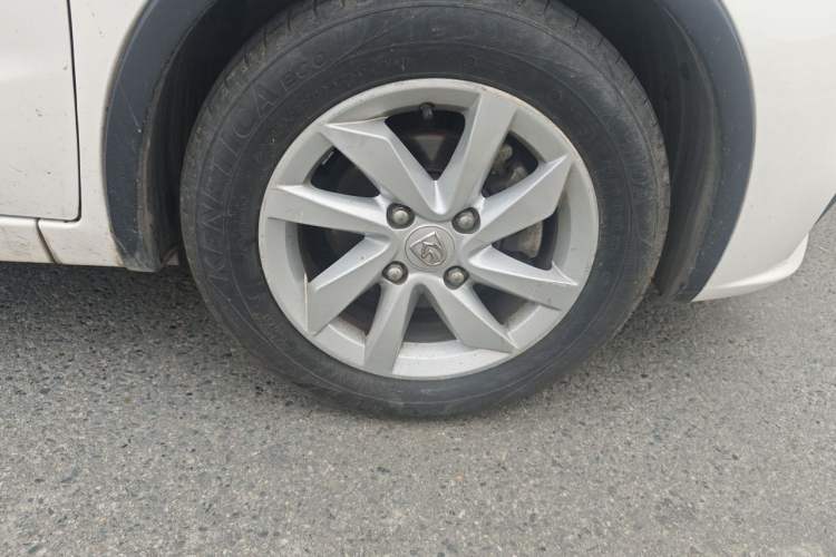 Used Baojun 310W 2017 1.5L Manual Fashion Model China V Right Front Wheel Hub