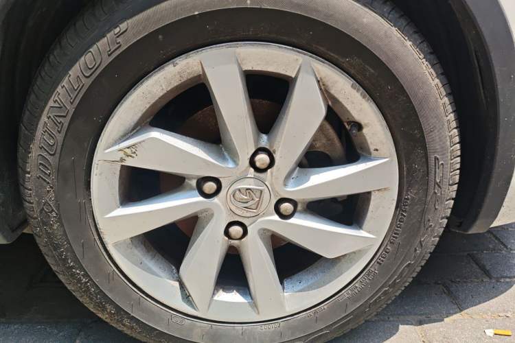 Used Baojun 310W 2017 1.5L Manual Fashion Model China V Right Front Wheel Hub
