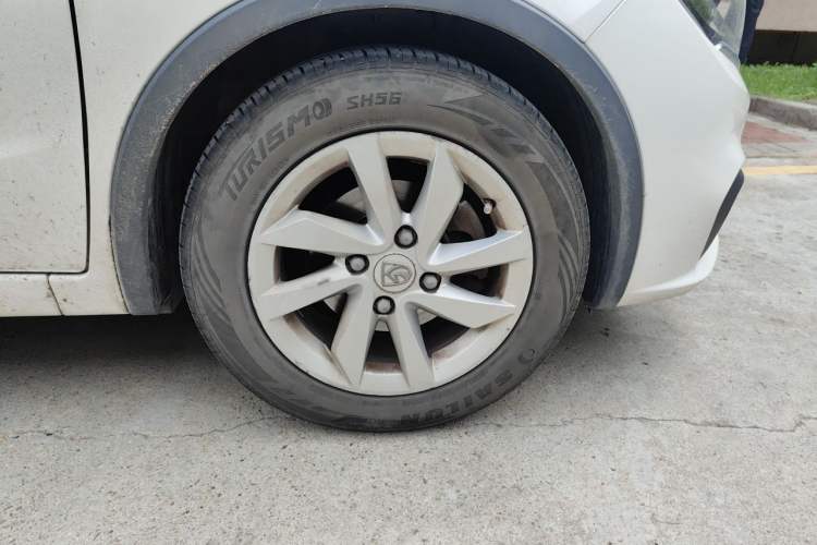Used Baojun 310W 2017 1.5L Manual Luxury Edition China V Right Front Wheel Hub
