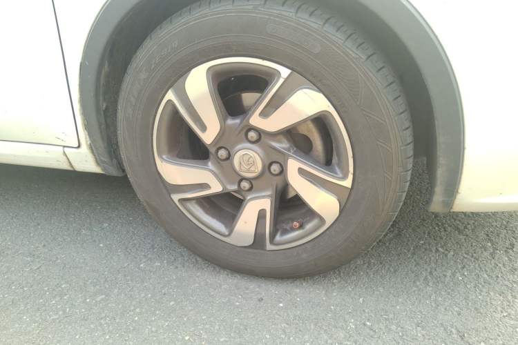 Used Baojun 310W 2017 1.5L Manual Luxury Edition China V Right Front Wheel Hub