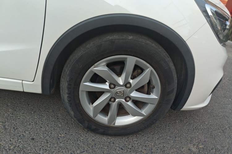 Used Baojun 310W 2017 1.5L Manual Fashion Model China V Right Front Wheel Hub