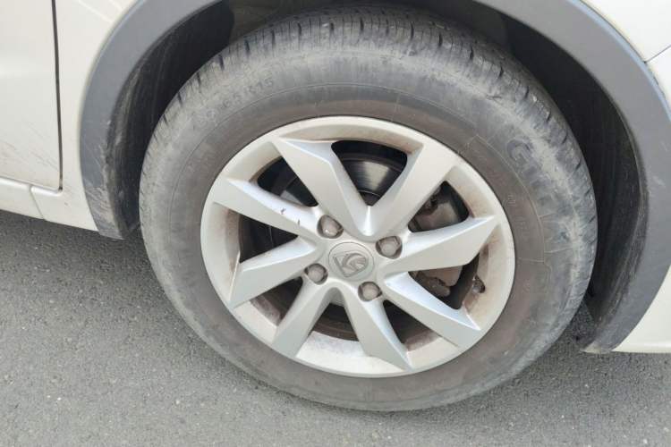 Used Baojun 310W 2017 1.5L Manual Fashion Model China V Right Front Wheel Hub