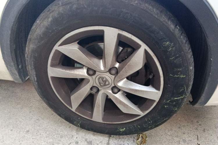 Used Baojun 310W 2017 1.5L Manual Fashion Model China V Right Front Wheel Hub