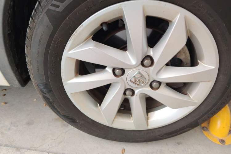 Used Baojun 310W 2017 1.5L Manual Fashion Model China V Right Front Wheel Hub